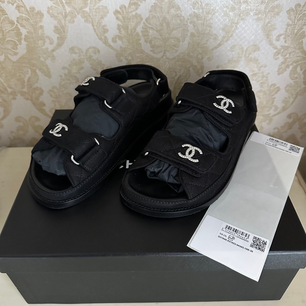 SOLD!!! Chanel F23 contoured sandals - Picture 1 of 12